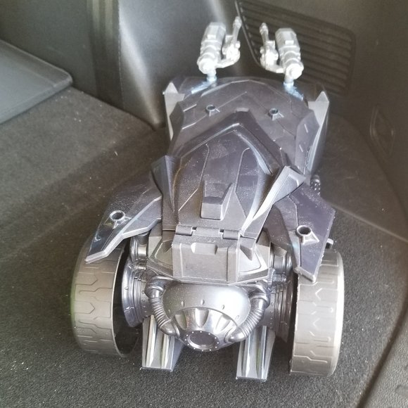 12" Batman with Batmobile and accessories - Picture 4 of 8